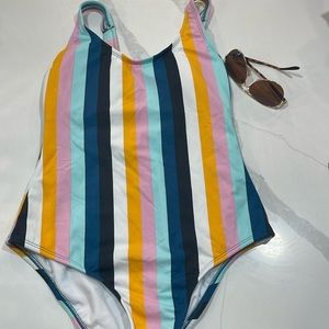 NWOT Kona Sol one piece swimming suit size medium.